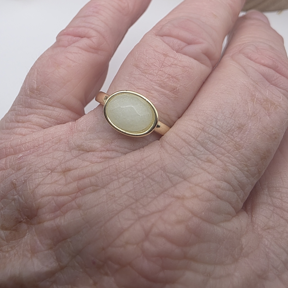 Elegant Gold and Cream Ring (1181)